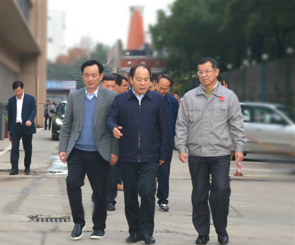 江西省工信廳黨組書(shū)記、廳長(zhǎng)楊貴平調(diào)研參觀四特酒公司