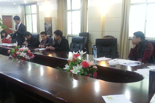 雛鷹長(zhǎng)成，展翅高飛——2013屆頂崗大學(xué)生分崗考評(píng)會(huì)在樟樹(shù)舉行