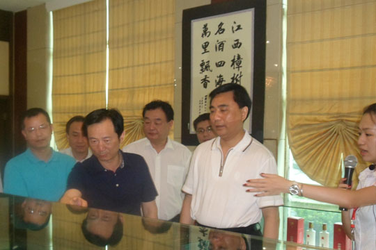 江西省發(fā)改委黨組書(shū)記、主任李安澤一行蒞臨四特酒公司調(diào)研
